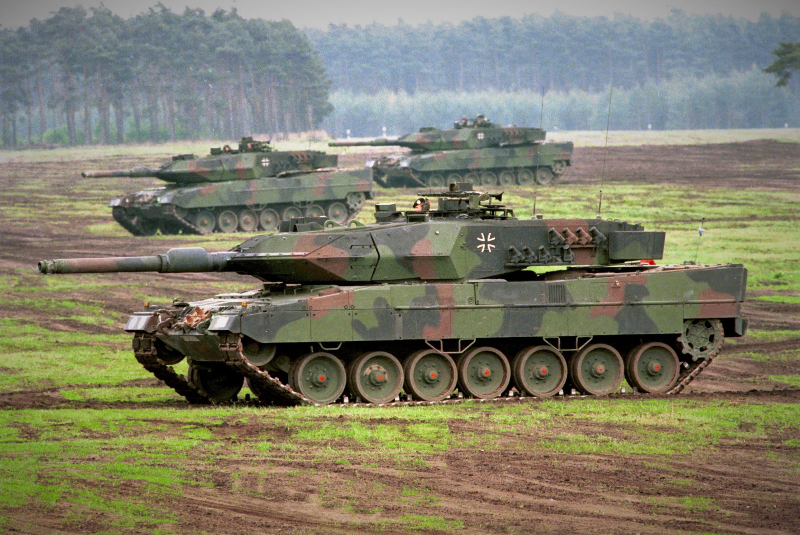 Все дело в леопардах — военные эксперты о поставках Leopard 2 - OstWest TV